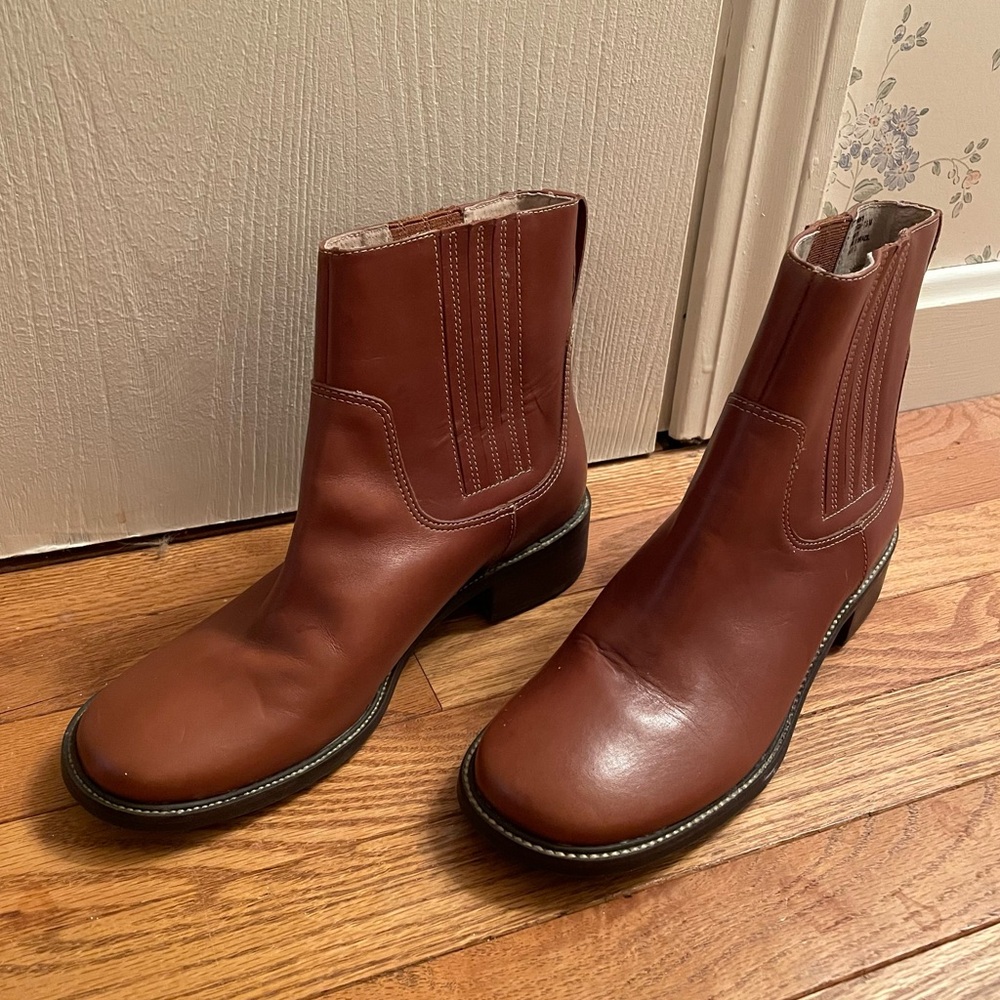 L.L. Bean Tan Leather Pull On Round Toe Chelsea Boot Womens 7.5 Fall